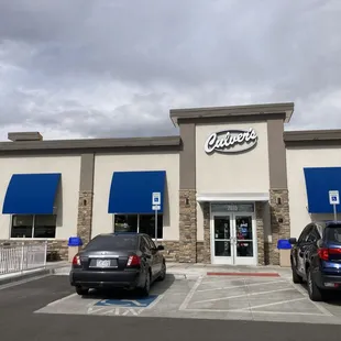 two cars parked in front of a restaurant