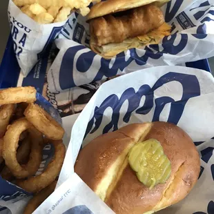 Fish sandwich basket