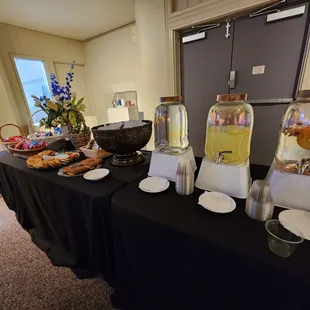 Members lounge offered refreshments.