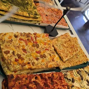 Focaccia (pesto, tomato, mushroom)