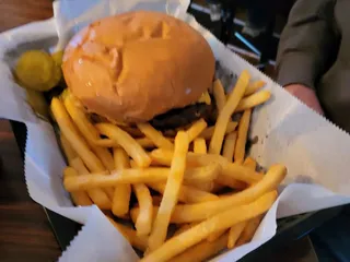 Mercer T's Bar & Grill