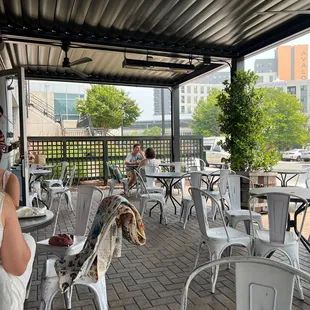 Plenty outdoor seating, good place for catchup over coffee