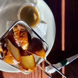 Pretzel bites w beer cheese