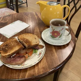 Large dark roasted oolong tea and the BLT