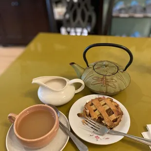 My favorite is their Assam tea along with the caramel apple pie tart (which is gluten-free!!).