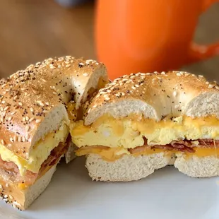 Bacon, egg and cheddar bagel