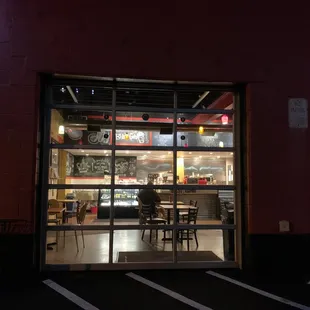 the outside of a restaurant at night