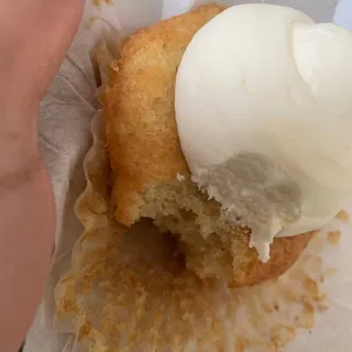 Vanilla with Cream Cheese Cupcake