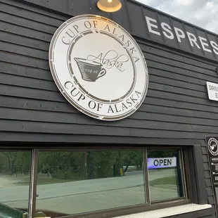 the outside of a coffee shop