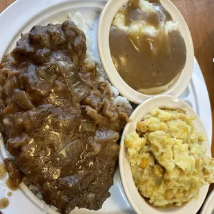 Hamburger Steak W/ Grilled Onions. Corn Pudding. Fresh Mashed Potatoes. My ass, on fresh veggies