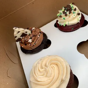 gingerbread (bottom), chocolate kiss (left), red velvet (right)