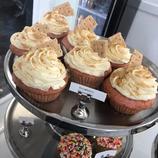 Strawberry Cheescake Cupcake