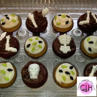 Halloween cupcakes-skeleton bones and creepy crawlies