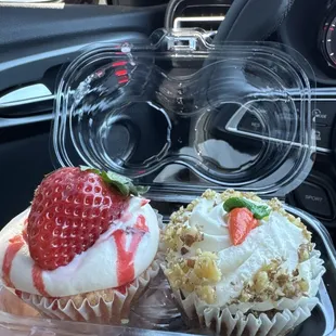 Strawberry &amp; carrot cake cupcakes