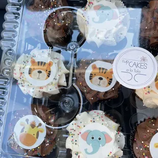 egg free vanilla and chocolate cupcakes with sugar paper safari animal designs