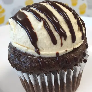 Chocolate Peanut Butter Cupcake