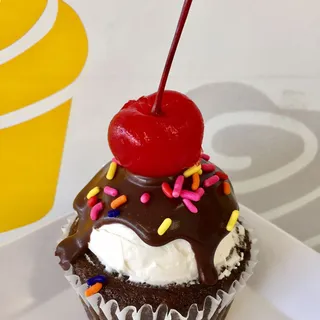 Chocolate Vanilla Sundae Cupcake