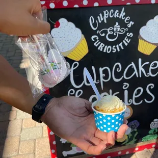 Cake pop &amp; keto lemon cupcake