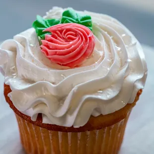 Our best seller- Wedding Cake Cupcakes are perfect for all occasions.