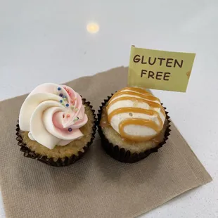 Madagascar Vanilla &amp; gluten-free Salted Caramel minis