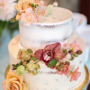 Now usually, the caramel drizzle is on the outside, but they were able to add the caramel inside within the layer of the cake