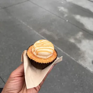 Vanilla Salted Caramel Cupcake