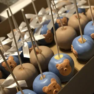 Customized BabyShower Chocolate Covered Apples by Cupcakin' Bakery