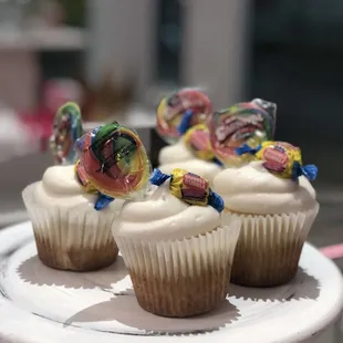 Bubble Gum Flavored Cupcakes! @ Cupcakin' Bakery