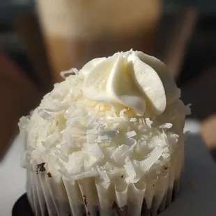 Snowball cupcake