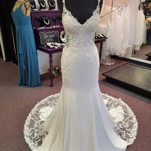 Looking for a dress that stuns both coming and going? this dress is perfect!!