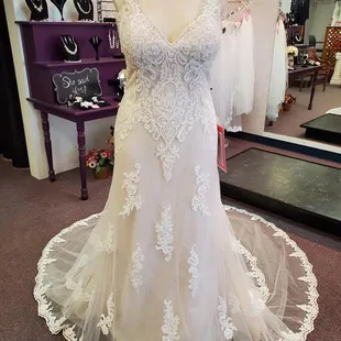 Another New Gorgeous bridal gown to add to our Exclusive Cupid's Curvy Collection!!! This is Jean!