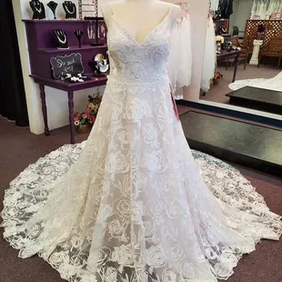 Meet Angelee, she is the newest Gorgeous gown added to our Cupid's Curvy Collection!! We have plus size dresses in stock from 18-28.