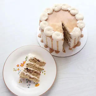 Cinnamon Roll drip cake