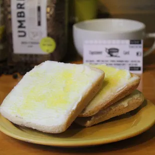 a plate of toasted bread