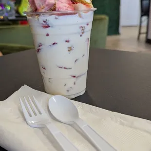 Fresas con Crema with Cheesecake bites