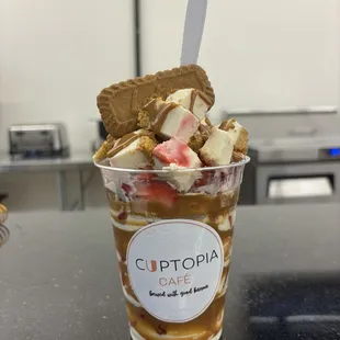 Fresas con crema , cheesecake, and cookie butter