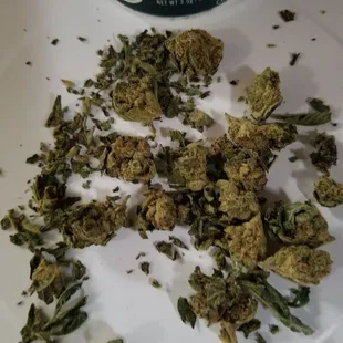 This is an 8th ounce of curaleaf platinum plus flower