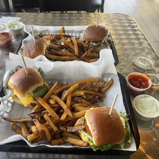 Our scrumptious dinner! Notice those yummy hot fries.