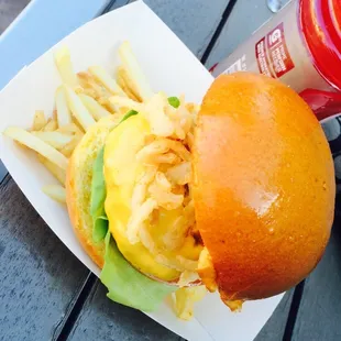 Classic burger!! Yummy!!