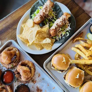 food, chicken wings and fried chicken