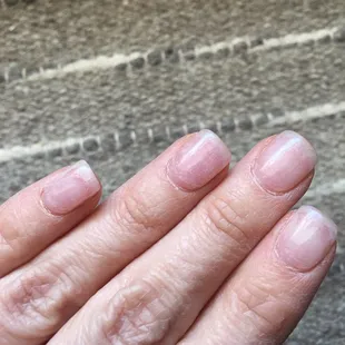 The gel comes all the way back to the cuticle but it looks like a fill-in.