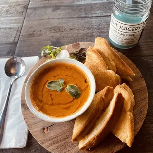 Grilled cheese and tomato soup platter and the juicery drink.