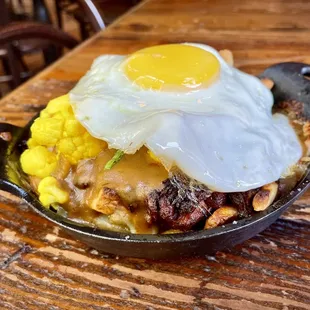 Heritage hog poutine