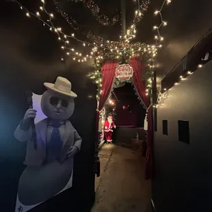 Entrance to the main room.