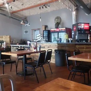 Interior of the Curly Que