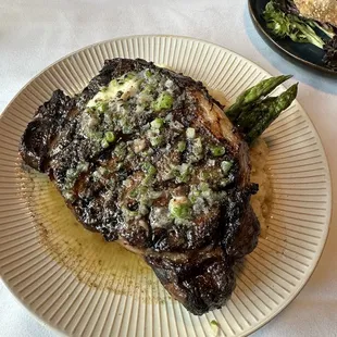 Special of the evening! Ribeye with porchinni rub and bone marrow reduction. Excellent flavor and the service with Cami, impeccable.