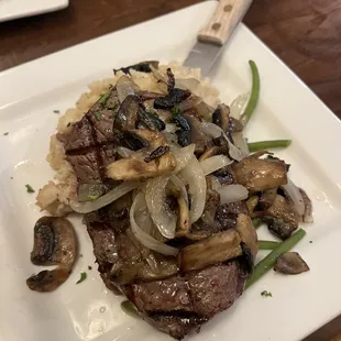 Sirloin 8 oz with mashed potatoes, green beans, and added mushrooms and onions