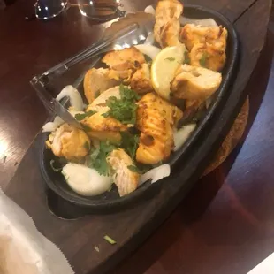 Boneless chicken pieces served with onions and lemon. Can&apos;t remember the name of this dish