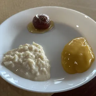 The dessert options for lunch buffet.
