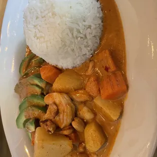 Masaman curry with shrimp and avocado